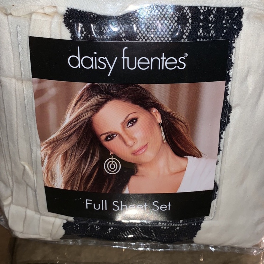 Bedding - Picture 1 of 2